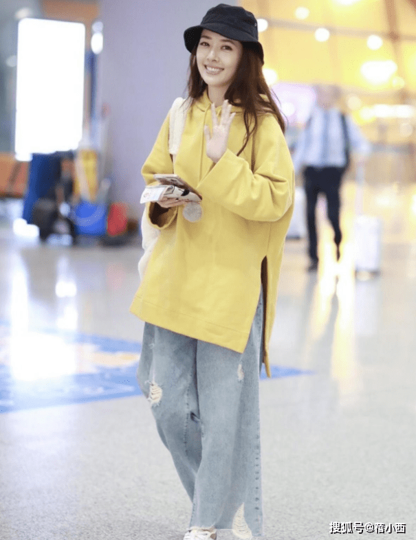 郭碧婷|郭碧婷难怪能嫁入豪门，穿卫衣配牛仔裤走机场，气质就这么惊艳