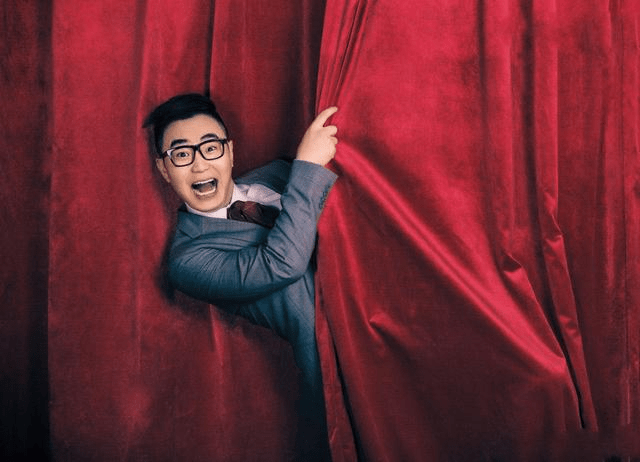 大鹏妻子终于被曝光,原来嫂子长这样,难怪对大美人柳岩无动于衷_张文