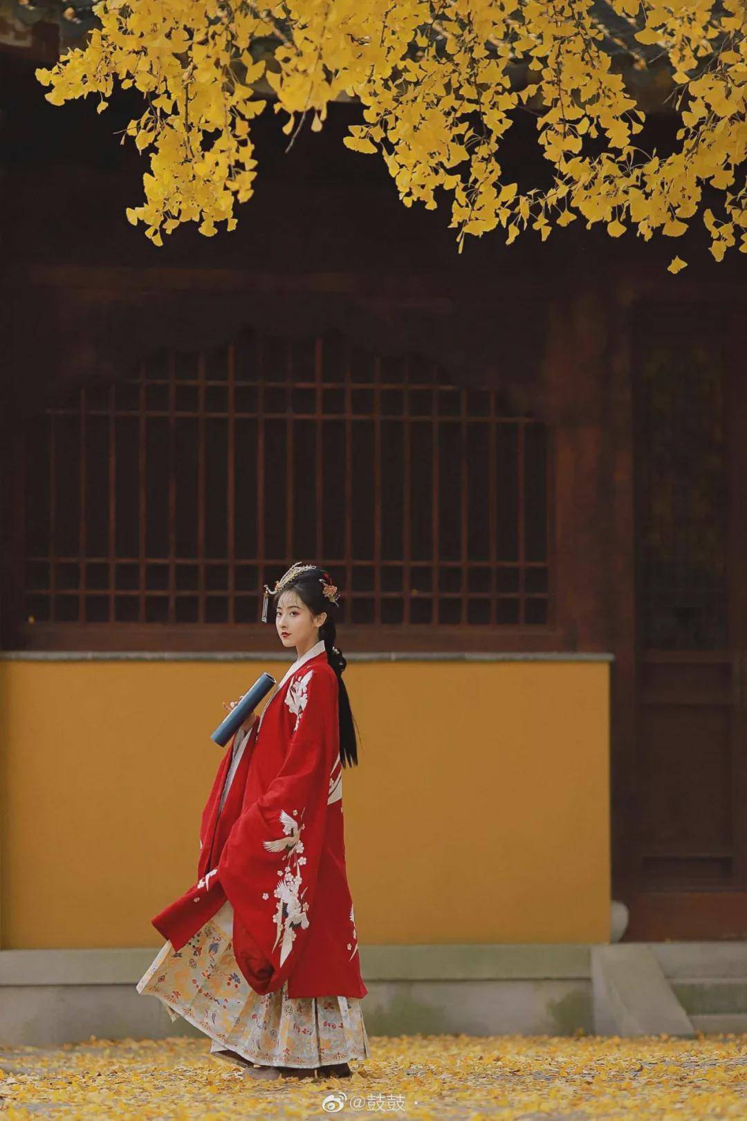 摄影|汉服小仙女：历添新岁月，福满旧山河