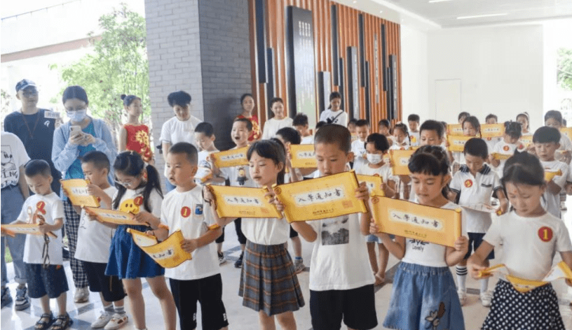 办学|幼儿园招生遇冷，从报名靠抢到“一孩难求”，中间经历了什么？