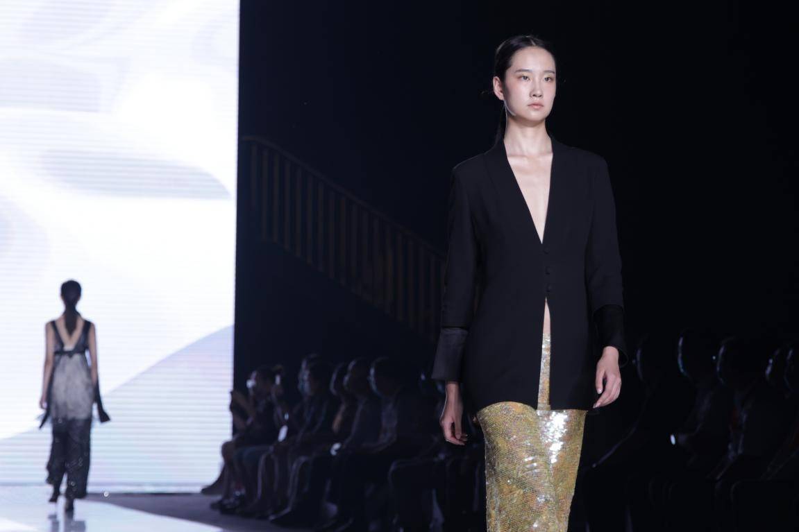 文化|2021服贸会首现时尚新亮点，首钢园迎来房莹国风大师秀