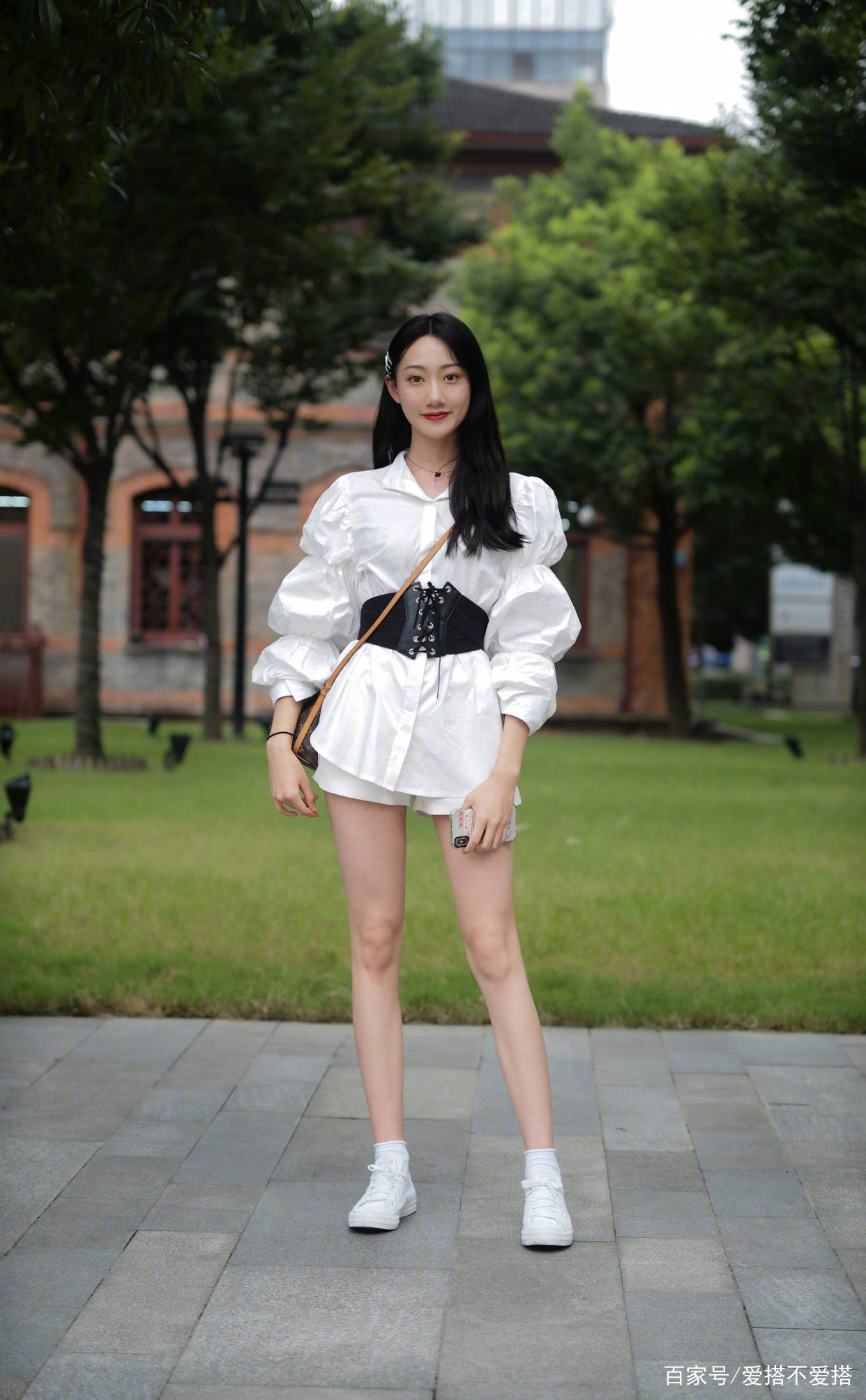 显高|今夏，“衬衫”更时髦打开方式：搭配这“5条裤子”，洋气又显高