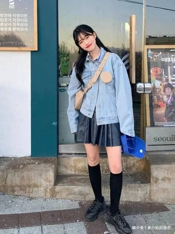 短裙|赵丽颖路透生图状态真好，戴贝雷帽穿小短裙似少女，甜美又可爱