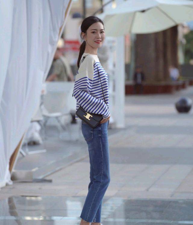 蓝色|服装穿搭越简单越高级，拒绝太过复杂的款式，轻松拿捏自身的气质
