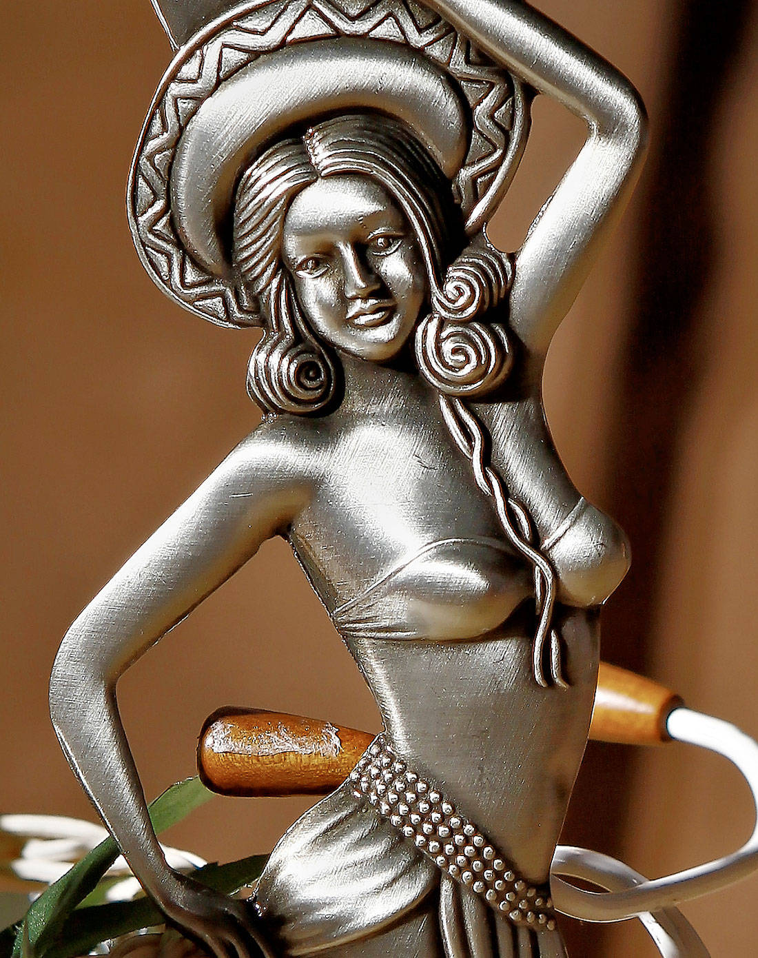 那为什么在古代还要用银制品盛东西?