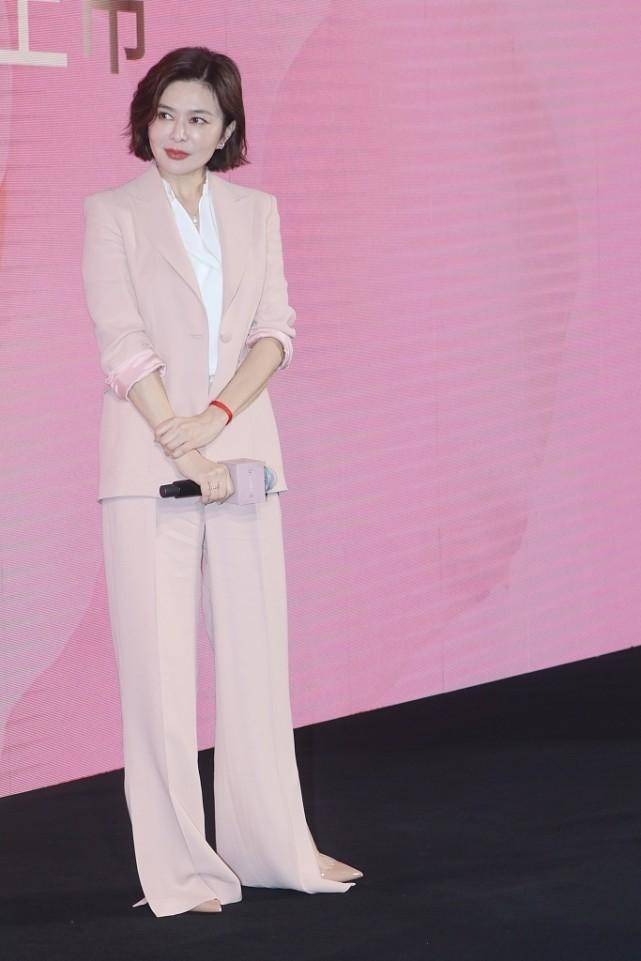 方脸|关之琳的“小方脸”很有气质，虽然脸蛋有肉感，但五官仍然很精致