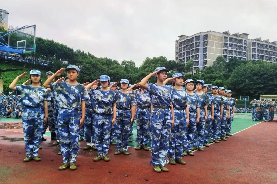 報告集合完畢重慶科創職業學院2021級新生軍訓開訓