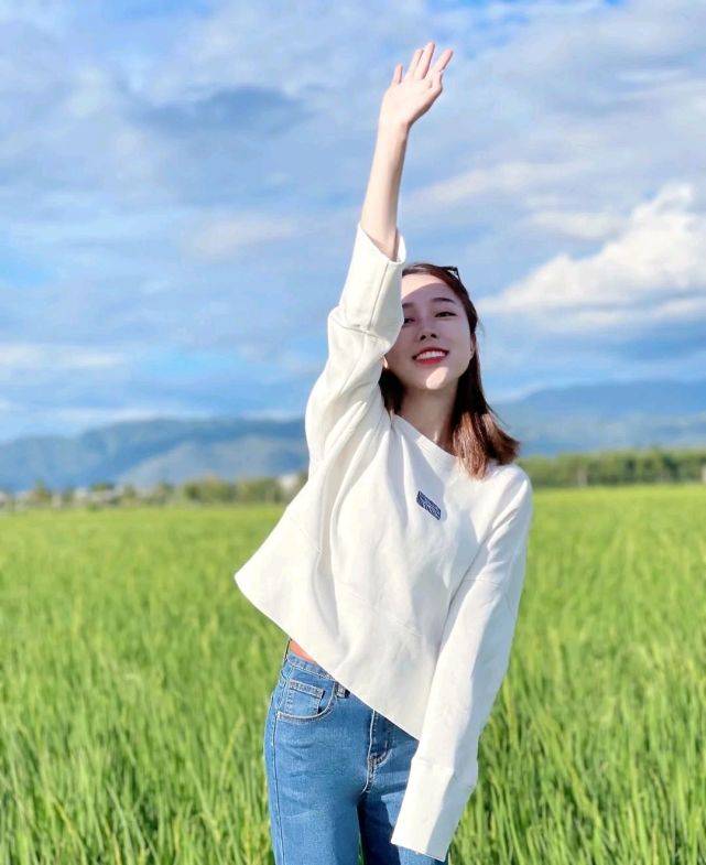 卫衣|女生就该美美的，日常穿搭也要穿出高级感，才能展现出自身的魅力