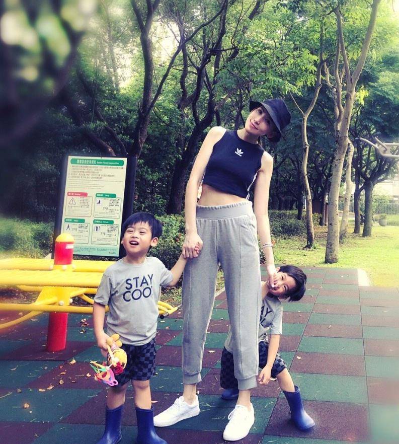 太阳镜|学学陈若仪的夏季清新穿搭！提高腰线，还可以秀出长腿！
