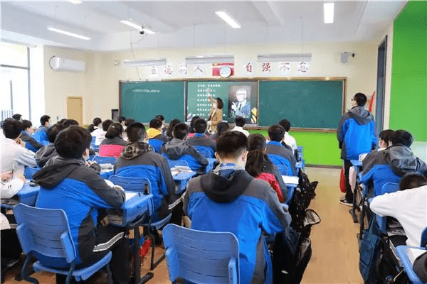 长宁|民办学校招生依旧如火如荼，公办学校的延时服务真的能挽救局面么