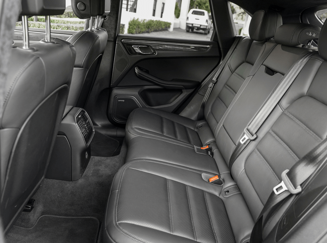 保时捷macan对比路虎揽胜星脉豪华中型suv谁更优