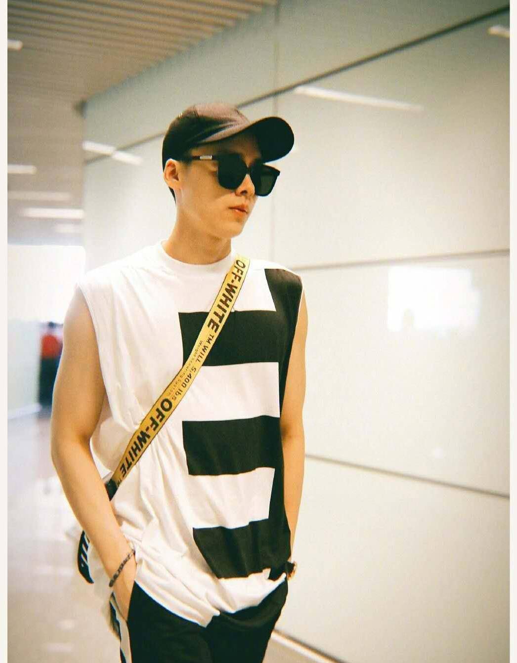 夏天|背心穿搭大赛，陈立农黄明昊华晨宇等上榜，有你家爱豆吗？