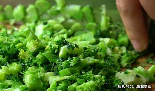 怎样挑西兰花最好 da4b80a5898f416b8ea8537ce86c35e4.jpeg