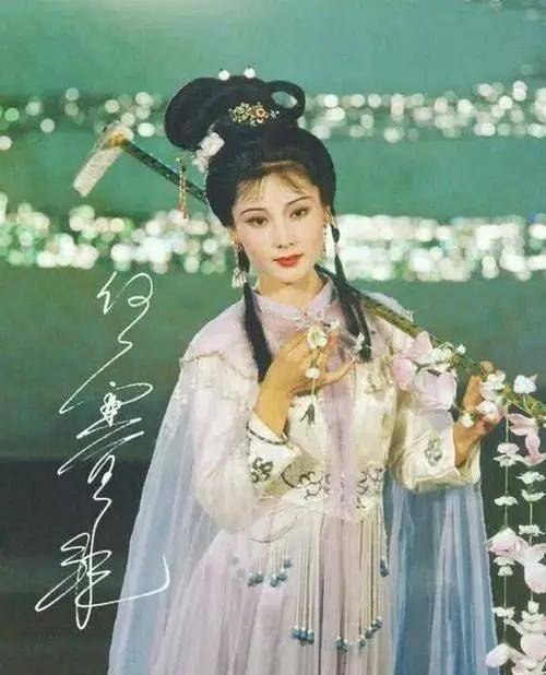惊艳的倾国倾城美人 ffaf396fd46149bc9a27dcee48ce2ce3.jpeg