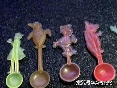 土豪|80后,儿时喜欢的9款小零食,网友:最后一个,家里有的都是土豪