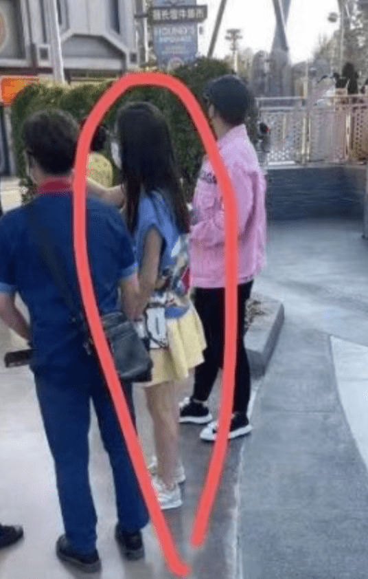 陈思诚|离婚后仍和睦，佟丽娅和陈思诚同游环球影城，愿为儿子放下恩怨