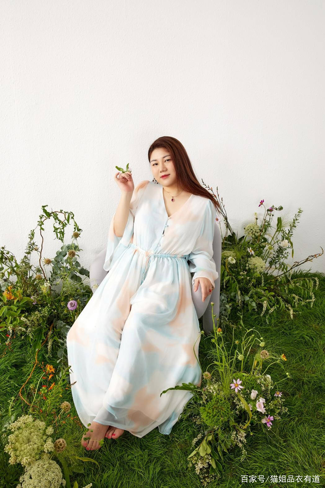 整体|一手捧红范爷的杨天真会穿，穿连衣裙也有小蛮腰，丰腴身材有看头