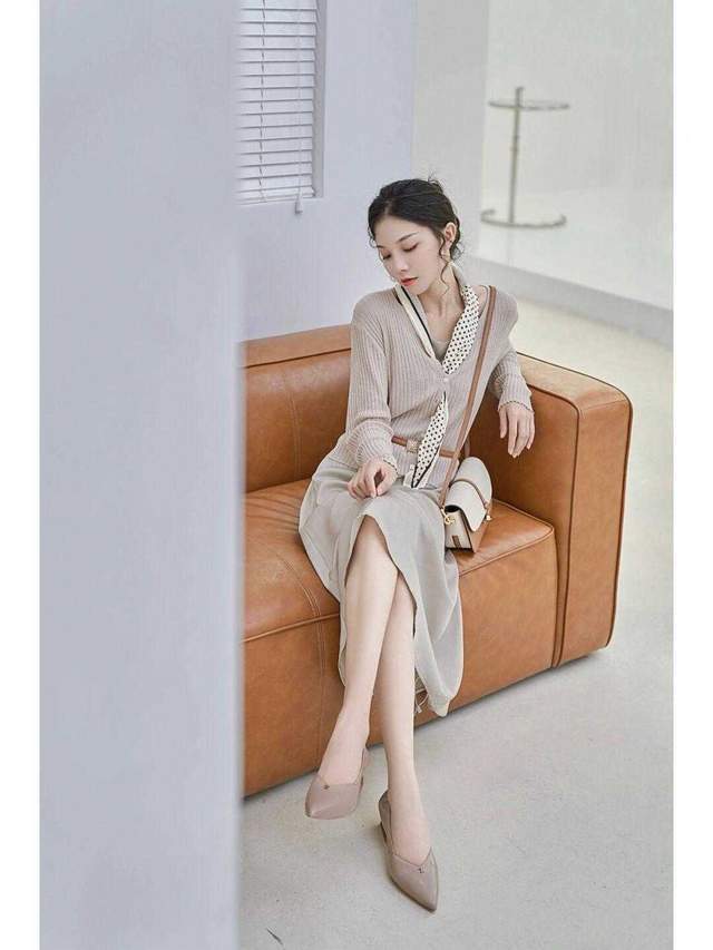 棕色|无针织衫不秋天，搭配百褶裙简约又洋气，青春活力，太好看了