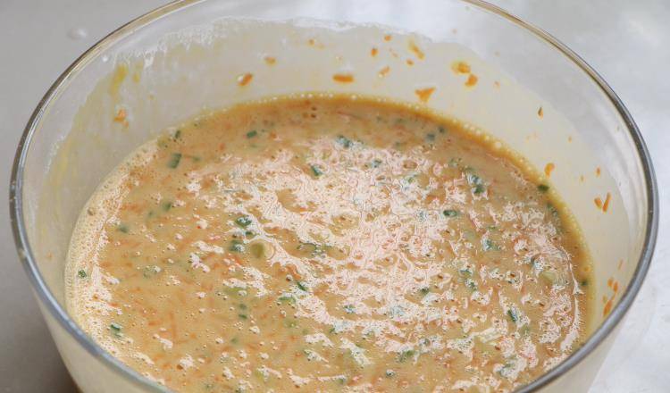 蔬菜|天热女儿最馋的早餐，手不粘面10分钟出锅，金黄柔软，上桌必光盘