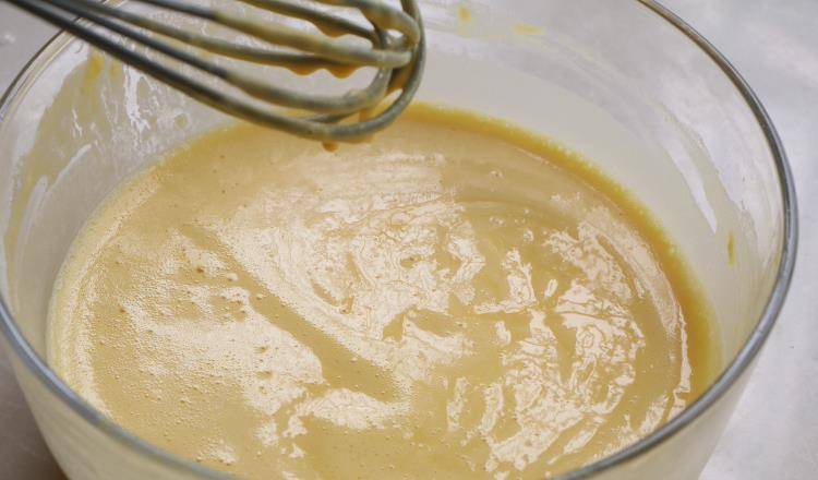 蔬菜|天热女儿最馋的早餐，手不粘面10分钟出锅，金黄柔软，上桌必光盘