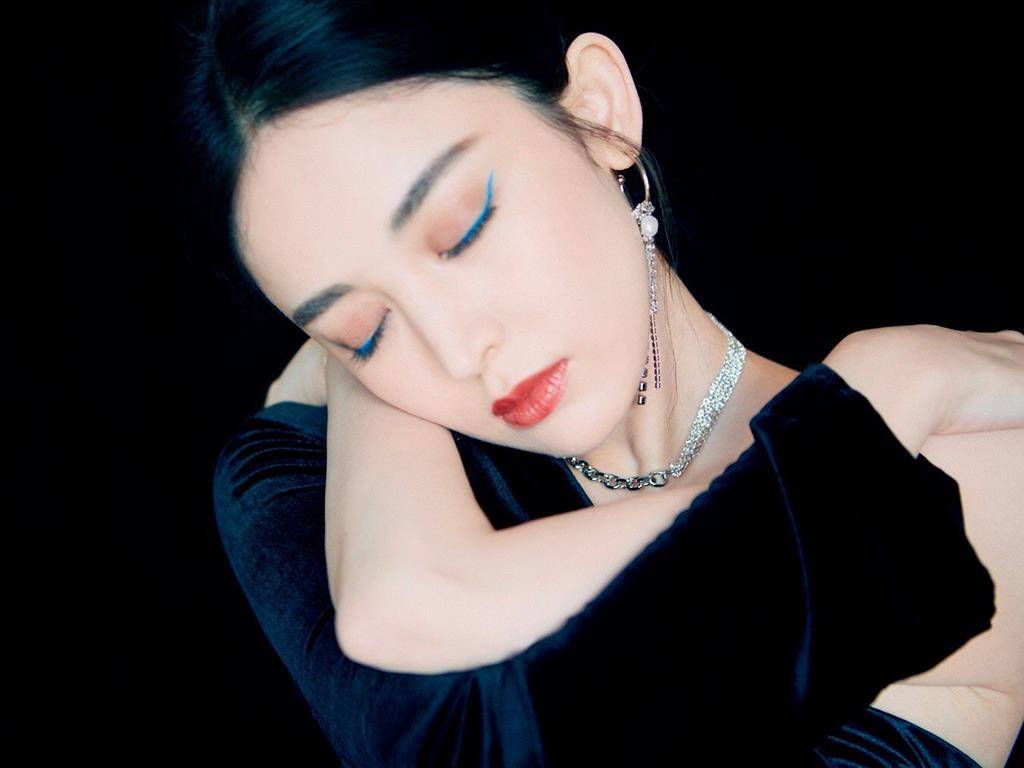 slay|杨幂、娜扎、李宇春秀场同框，春春霸气站C位，大哥范slay全场！
