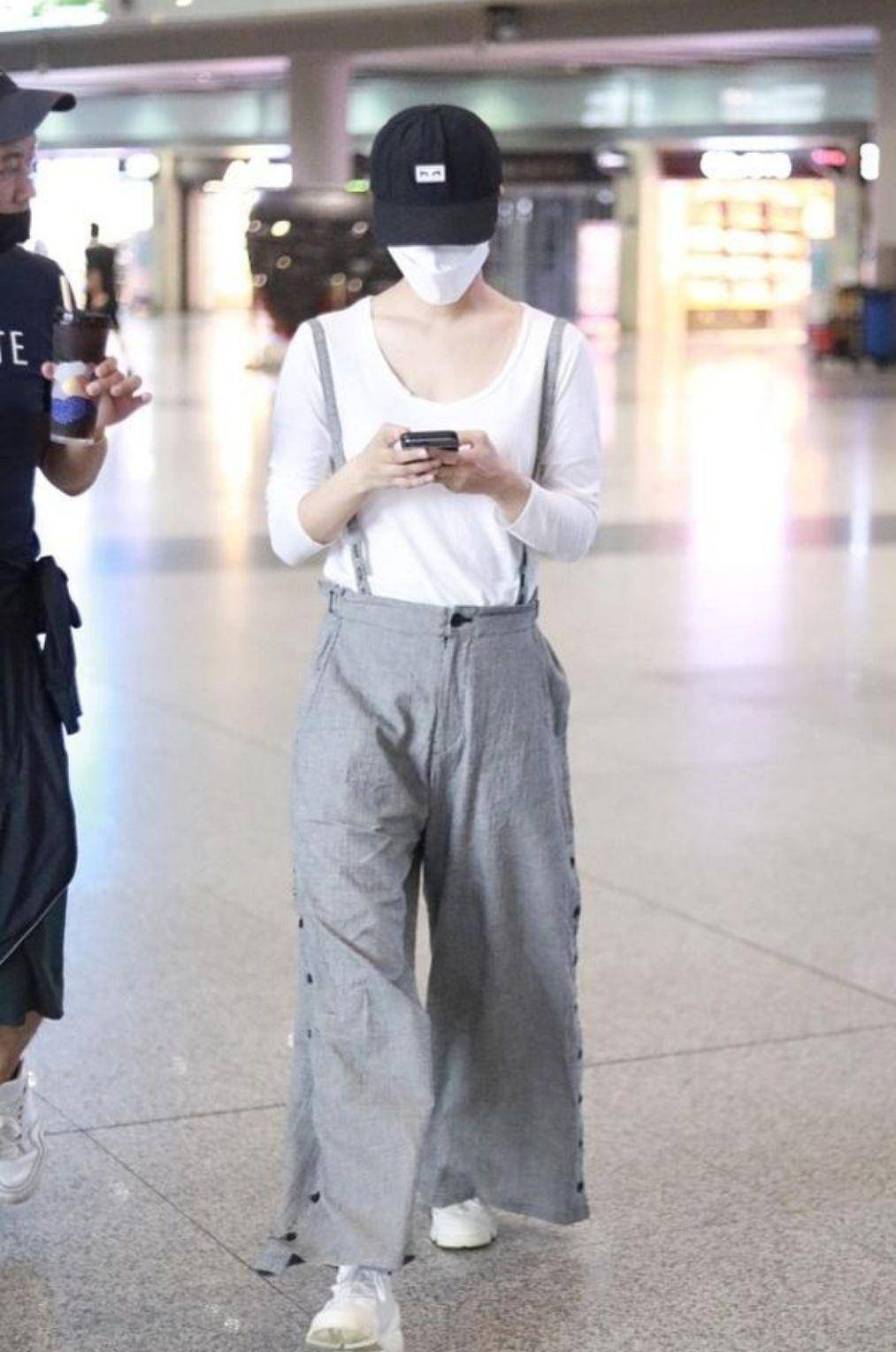 背带|王珞丹真嫩!身穿波点背带裤俏皮与可爱,37岁还充满少女感