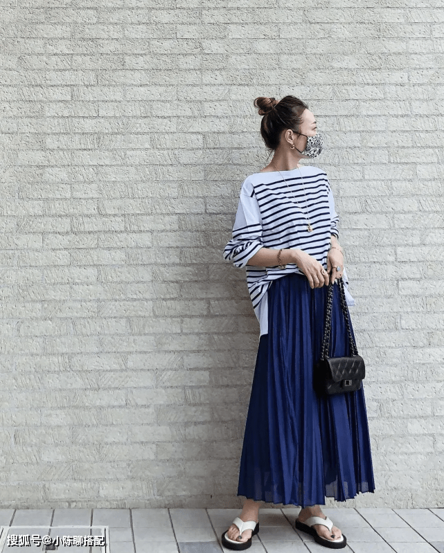 原创这位日本主妇真优雅!简单条纹衫穿出高级感,时髦又好显气质