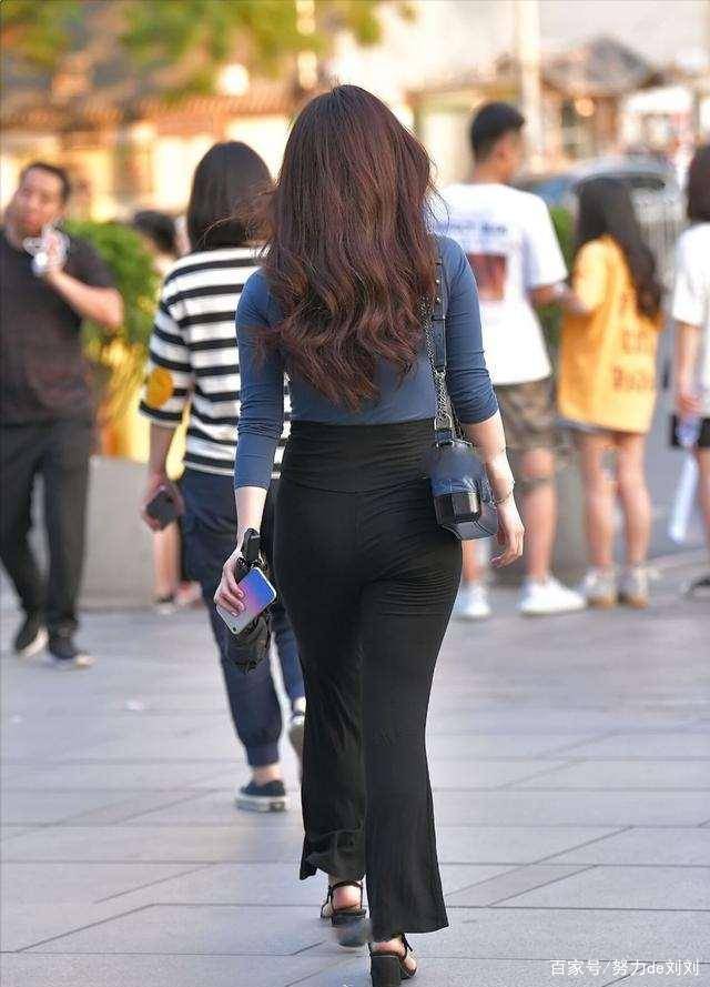 酷酷|酷酷装扮的打底裤充满青春的时尚活力，穿着舒适个性，贴身舒适