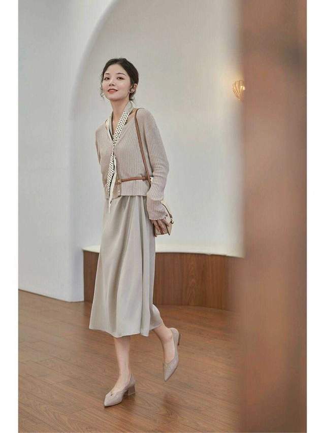 棕色|无针织衫不秋天，搭配百褶裙简约又洋气，青春活力，太好看了