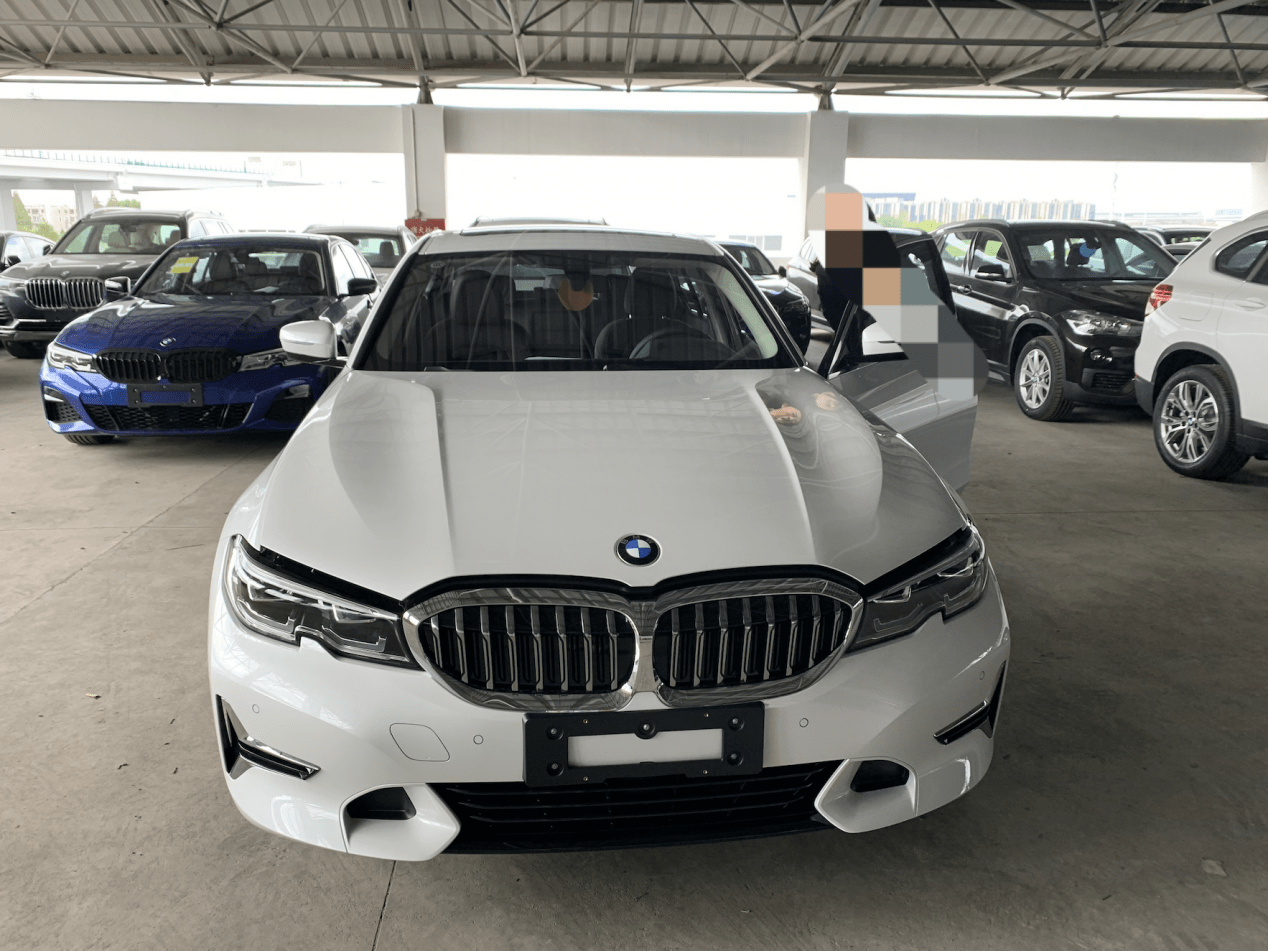 因为被这台车龄近10年的e92 330惊艳到,所以当g代3系发布时,我就决定