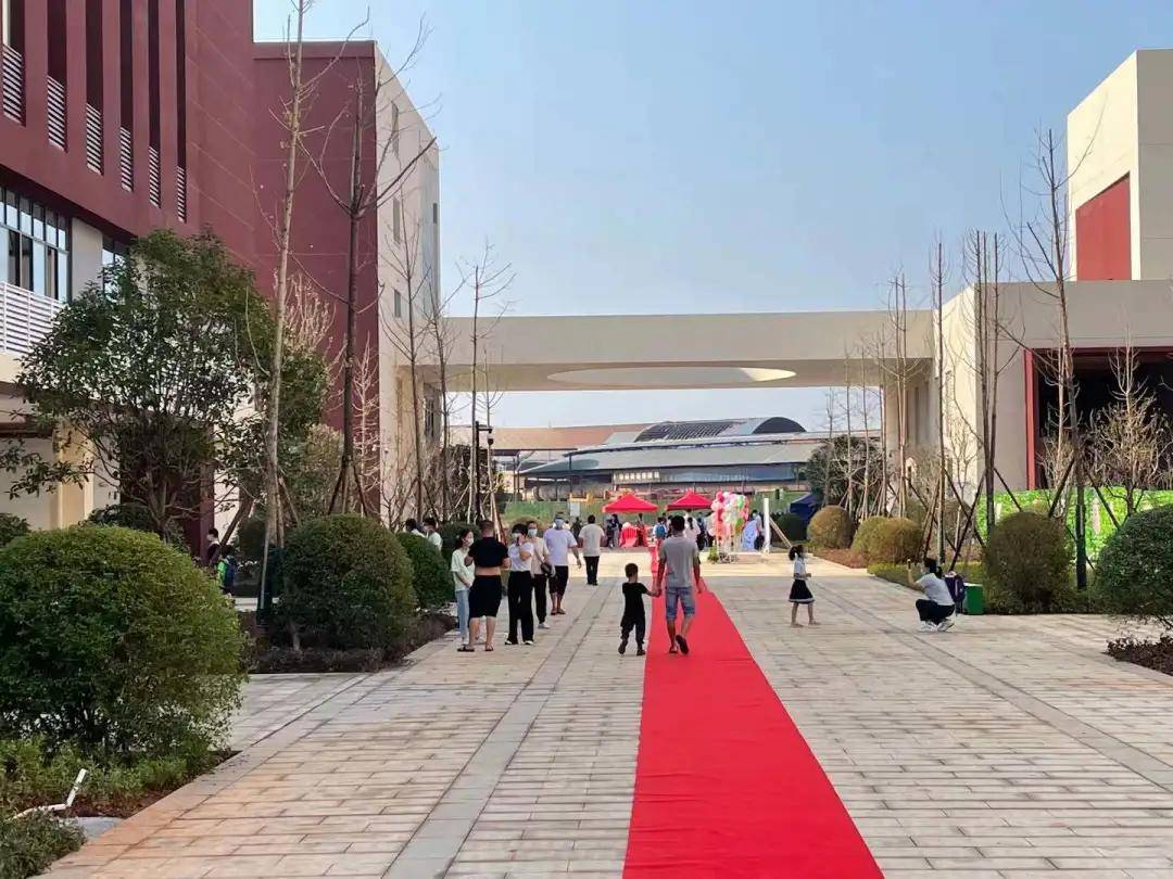 直击现场!长沙市一中株洲实验学校新校区正式开学