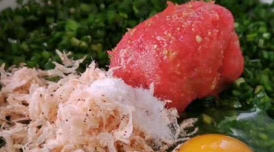 虾皮|韭菜和西红柿的新吃法,很多人都没吃过,一上桌准备抢光