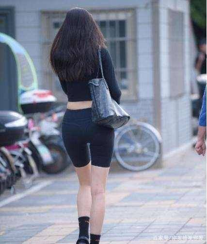 女孩子|黑色露脐长袖搭配黑色低腰打底裤,虽然很拉风,基本很少穿