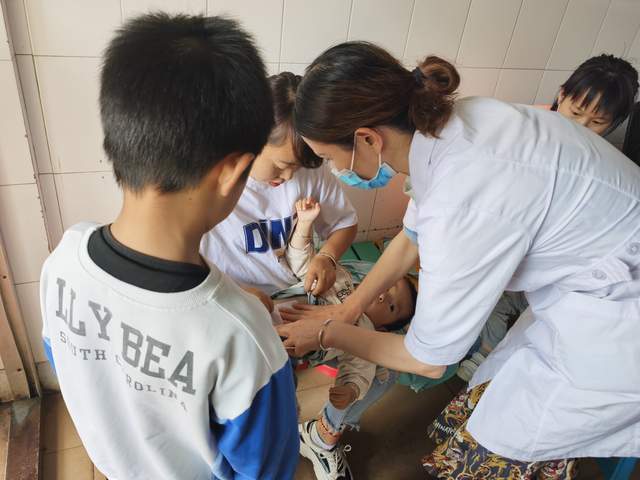 官渡|昆明这位医生有点怪，不打针不输液，儿科疗效出奇患者络绎不绝