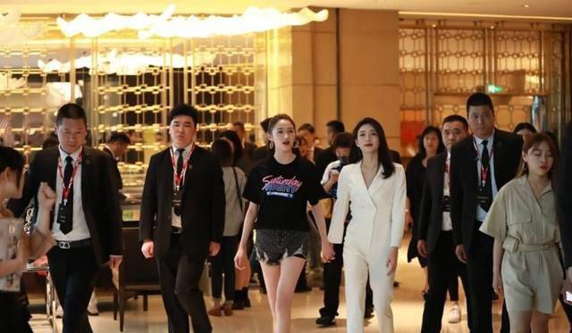 江疏影|关晓彤真给鹿晗长面子！穿短裤秀出漫画腿直接秒杀江疏影，绝了