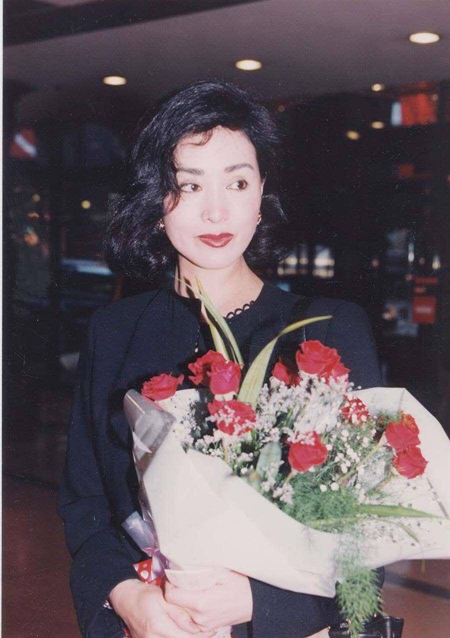 原创何莉莉隐忍丈夫43年最终继承70亿遗产船王儿媳真不简单