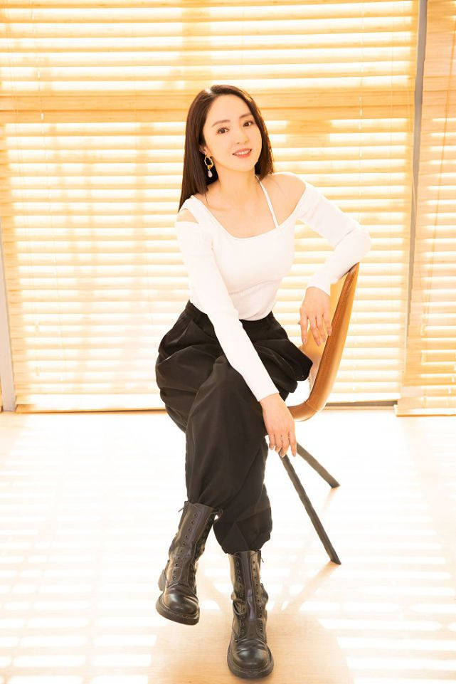 董璇|董璇独自带娃不易，母女穿亲子毛衣，但小酒窝还是越看越像高云翔