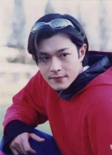发型|她当了25年亚洲女神，换了个发型却让滤镜碎一地！