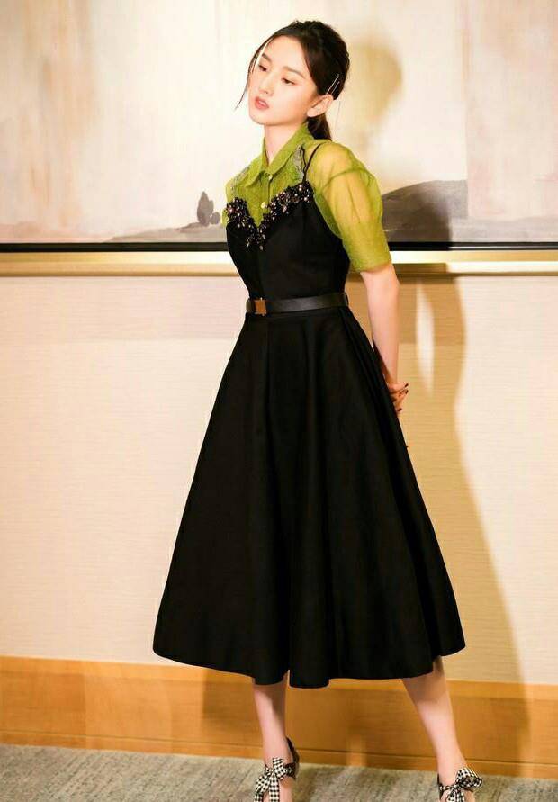 设计|运动风连衣裙挂编织篮，脸上肉肉的好可爱，21岁宋祖儿才是少女感