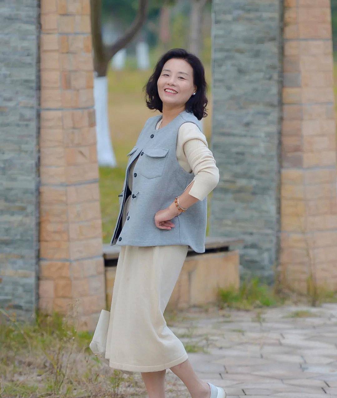 下半身|“微胖大妈”怎么穿好看?这位60岁博主的穿搭超有范,显瘦又减龄