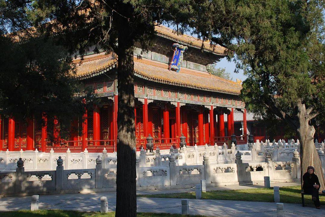 想入太学,要看家里的门第,寒门子弟大抵同太学无缘,家里不住长安洛阳