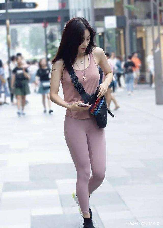 短裤|清新别致的打底裤轻松穿出青春活力，散发高雅气质，帅气随性