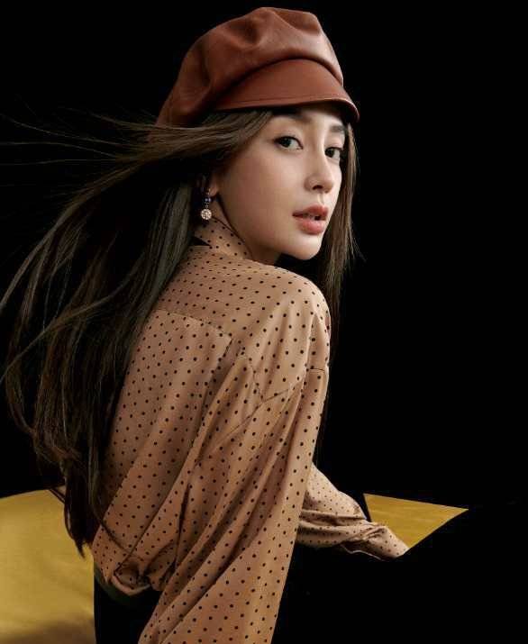 黑色|31岁杨颖真抢眼,穿卡其色波点衬衫复古典雅,一点不像做妈的人