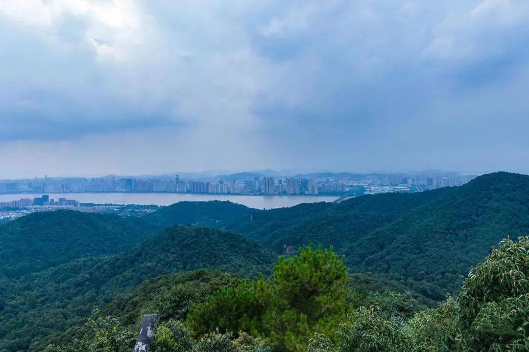 杭州这几条经典徒步路线,适合凉爽的秋天出游_丁家山