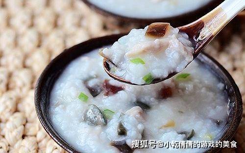 皮蛋瘦肉粥 皮蛋先下锅就错了 难怪不入味 大厨 这样做才对 大米