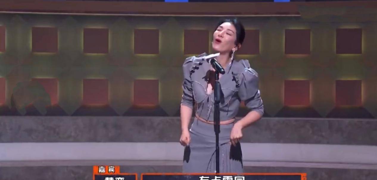 疫苗|黄奕拍戏打疫苗被偶遇，穿连裤袜配拖鞋，粉丝镜头下美得认不出