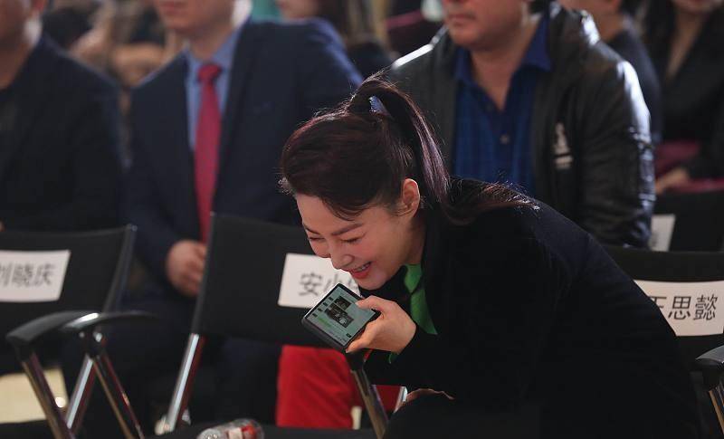 黑色|“最美潘金莲”王思懿的气质真不错，穿的很简单，依旧很有女人味