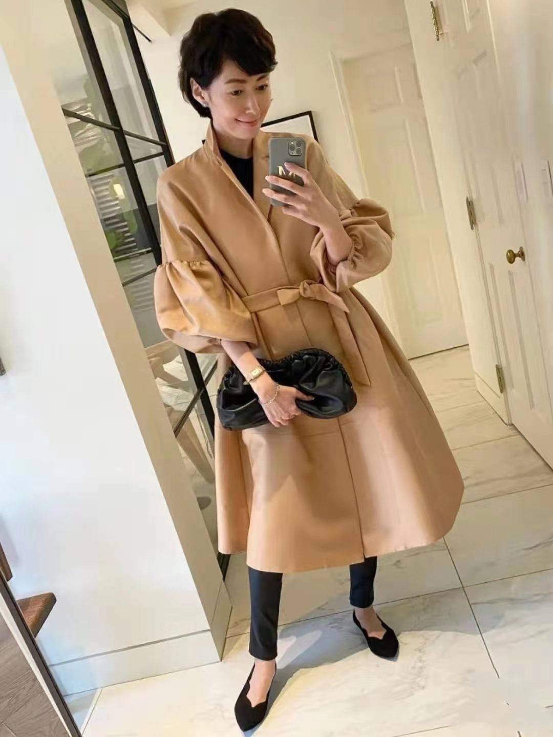 显得|女人过了40岁更要注重气质,学这位“大龄姐姐”的穿搭,高雅大气