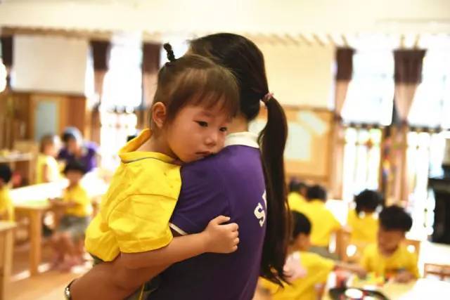 因为|我都哭吐了，妈妈还是把我塞进了幼儿园，送娃的妈妈心有多“狠”