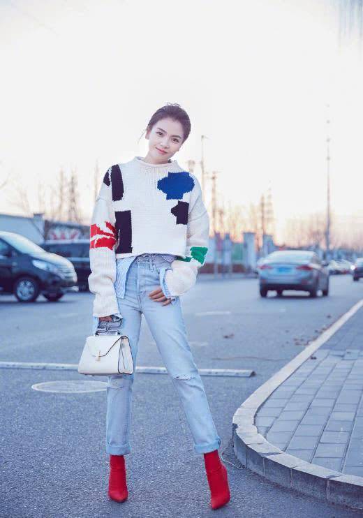 尖头|女人40岁以后，尽量不要高跟鞋配丝袜！学刘涛这样穿，洋气显嫩